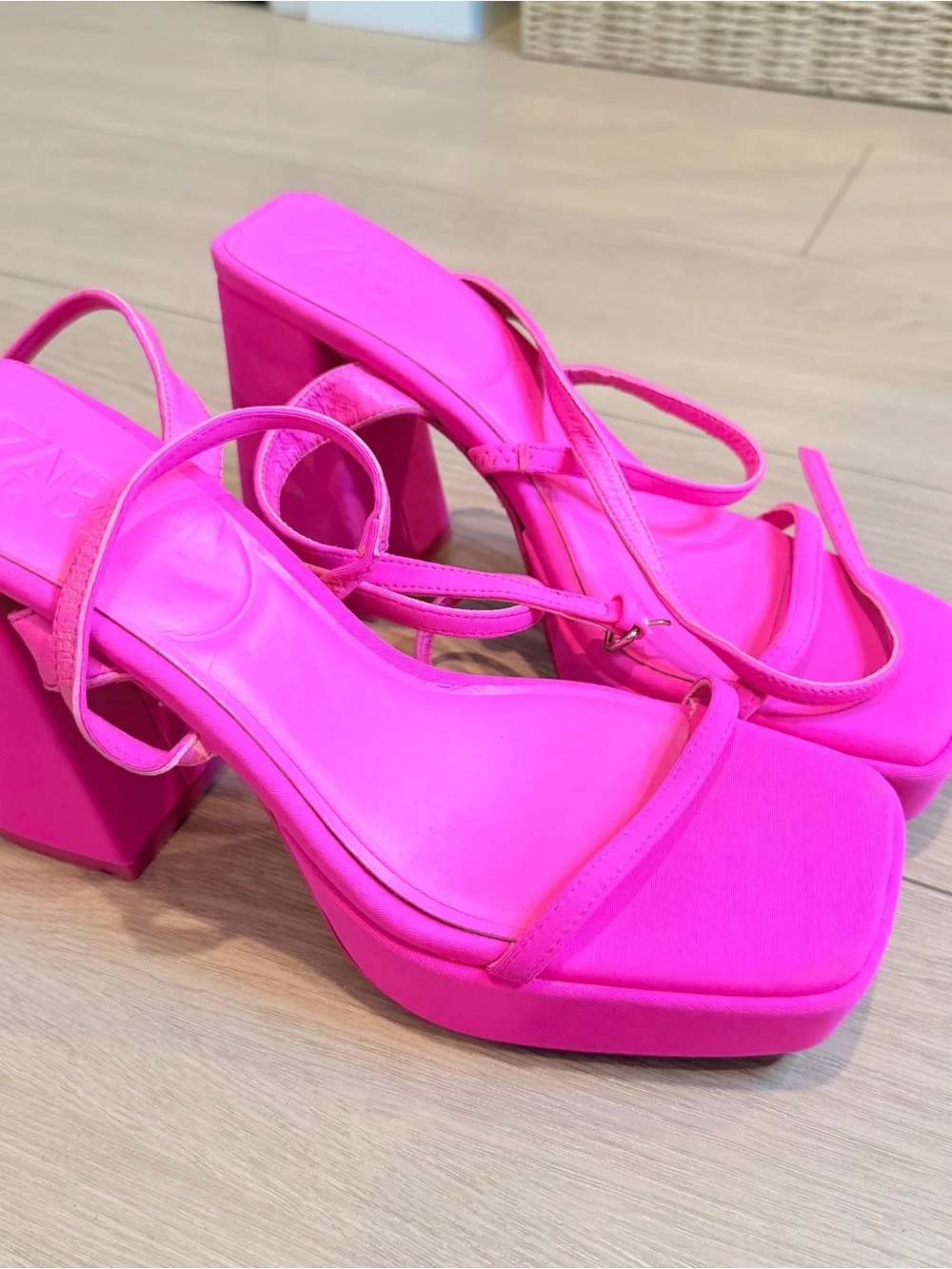 EUC Zara Hot Pink Square Toe Platform Bratz Heels 8.5
